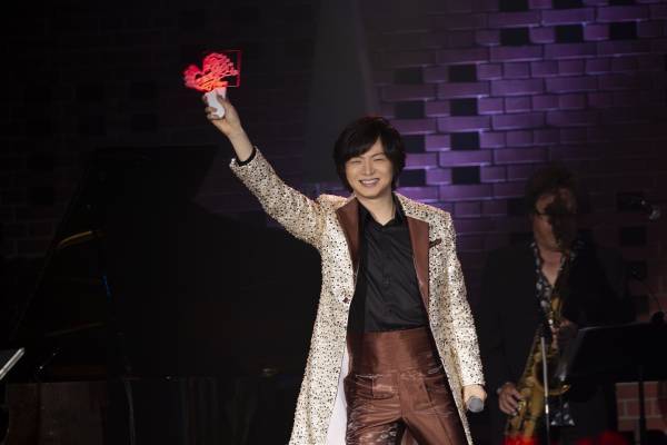 竹島 宏が赤レンガ倉庫でコンサート「竹島 宏 赤レンガ♡デート2023」を開催！ 世界的ギタリスト・吉田次郎氏とのコラボレーションにファン熱狂