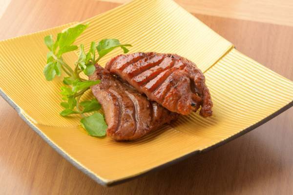 【仙台駅より徒歩7分】この夏新登場！仙台名物の牛たんを備長炭で自分のペースで焼いて楽しむワンランク上の熟成厚切り牛たん定食