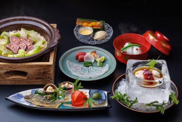 【星のや京都】納涼床での食事や、夜風での呼吸を調えるストレッチを通して自然の涼を満喫「奥嵐山の納涼滞在」開催｜期間：2023年7月1日～8月31日