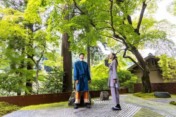 【星のや京都】納涼床での食事や、夜風での呼吸を調えるストレッチを通して自然の涼を満喫「奥嵐山の納涼滞在」開催｜期間：2023年7月1日～8月31日