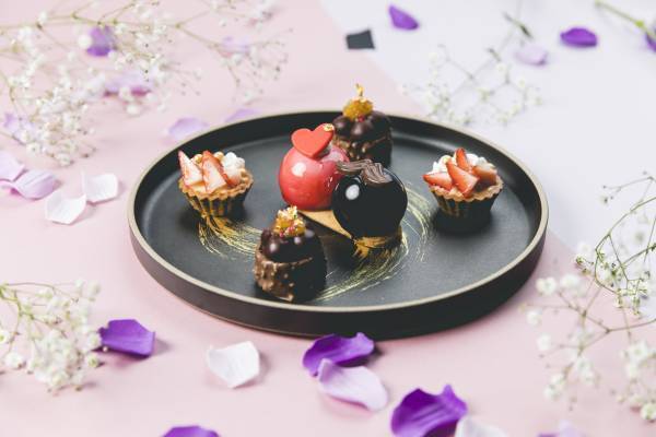 【ダーワ・悠洛 京都】 贈るだけ？いいえ!女の子のための ギャレンタインズ ストロベリー ソワレ アフタヌーンティー発売