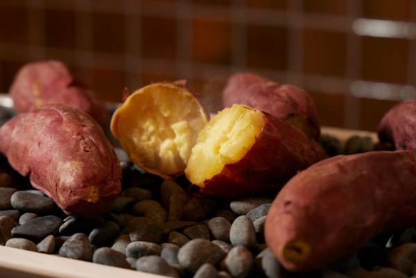 今が旬『焼き芋スイーツ』大集合！〈ニュウマン横浜6階ドットイチナナカフェ〉【期間】10月16日（月）～1月31日（水）