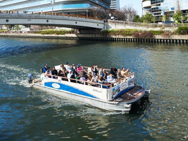 音楽×夜景×船をテーマにした、夏夜の舟遊び「アクアmini ナイトクルーズ」を運航。