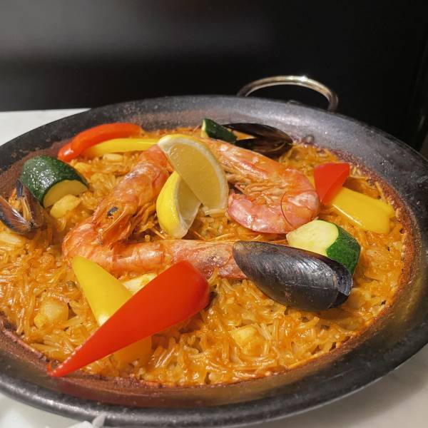 三田・田町【炎を操る料理人】日曜よりみちバル「camino」がオープン