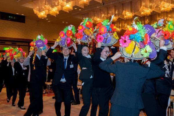 【星野リゾート】2023年度春の入社式実施のご報告 ～ねぶた囃子が門出をお祝い！未来に向かって跳ねる324名～｜開催日：2023年4月3日・8日