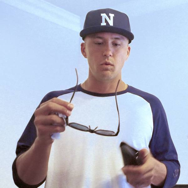 Zoffのスポーツ用メガネに 革新的設計の新モデル「Zoff CLAP CLICK構造搭載モデル」が登場。ヌートバー選手がひと足早く試着「Oh, so it fits perfectly！」