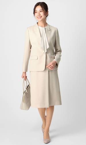 ＜洋服の青山＞ SNSフォロワーとの共創企画“みんなの声でつくろうプロジェクト”　特別な日にも通勤服にも合わせやすい2WAYマルチブラウスを先行販売