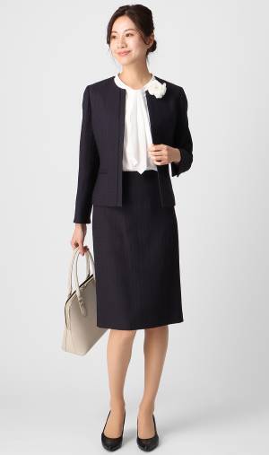 ＜洋服の青山＞ SNSフォロワーとの共創企画“みんなの声でつくろうプロジェクト”　特別な日にも通勤服にも合わせやすい2WAYマルチブラウスを先行販売