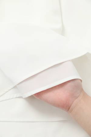 ＜洋服の青山＞ SNSフォロワーとの共創企画“みんなの声でつくろうプロジェクト”　特別な日にも通勤服にも合わせやすい2WAYマルチブラウスを先行販売