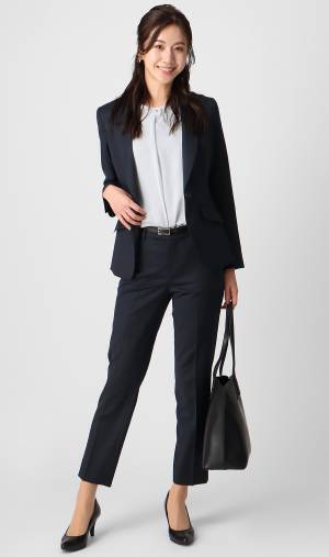 ＜洋服の青山＞ SNSフォロワーとの共創企画“みんなの声でつくろうプロジェクト”　特別な日にも通勤服にも合わせやすい2WAYマルチブラウスを先行販売