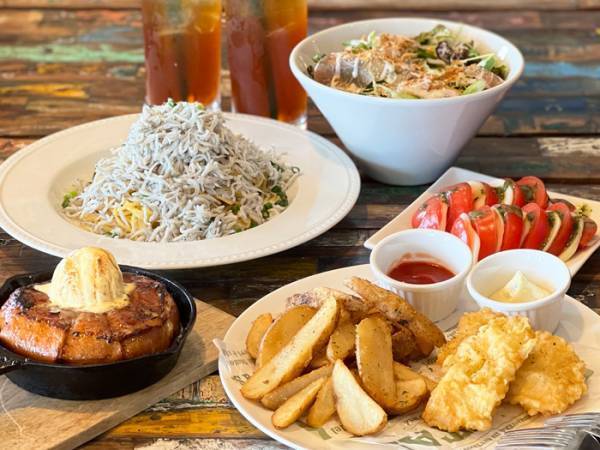 江ノ島 オーシャンビューの2階席でコース料理を堪能！「カフェ＆バー ヘミングウェイ江ノ島 本店」～コース料理のご予約受付開始～