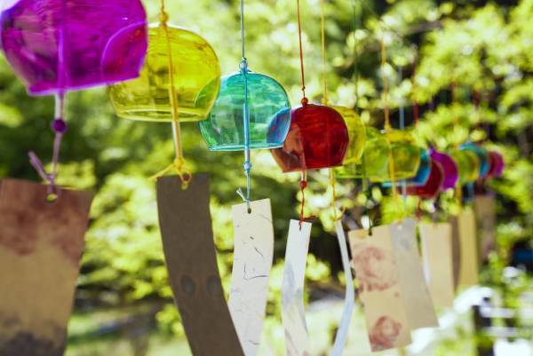 【界】21 通りの音色で涼を楽しむ 「界のご当地風鈴オーケストラ」登場 ～温泉旅館ブランドの界が提案する、至福の湯涼み体験～｜期間：2023年6月1日〜8月31日