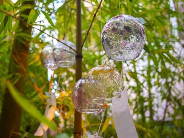 【界】21 通りの音色で涼を楽しむ 「界のご当地風鈴オーケストラ」登場 ～温泉旅館ブランドの界が提案する、至福の湯涼み体験～｜期間：2023年6月1日〜8月31日