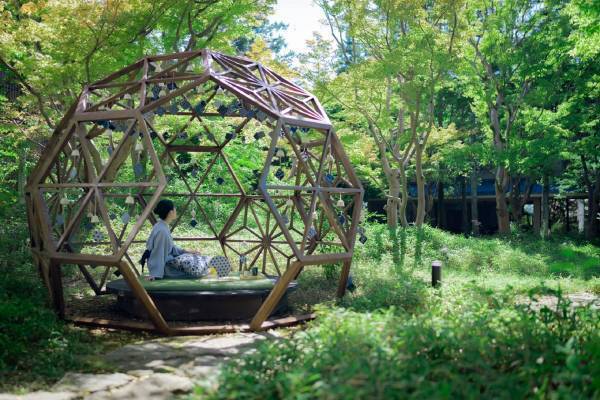 【界】21 通りの音色で涼を楽しむ 「界のご当地風鈴オーケストラ」登場 ～温泉旅館ブランドの界が提案する、至福の湯涼み体験～｜期間：2023年6月1日〜8月31日