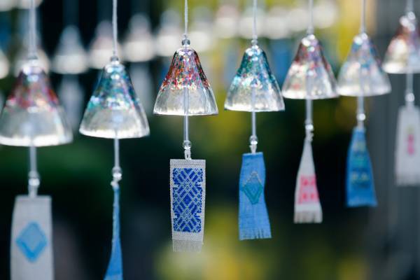 【界】21 通りの音色で涼を楽しむ 「界のご当地風鈴オーケストラ」登場 ～温泉旅館ブランドの界が提案する、至福の湯涼み体験～｜期間：2023年6月1日〜8月31日