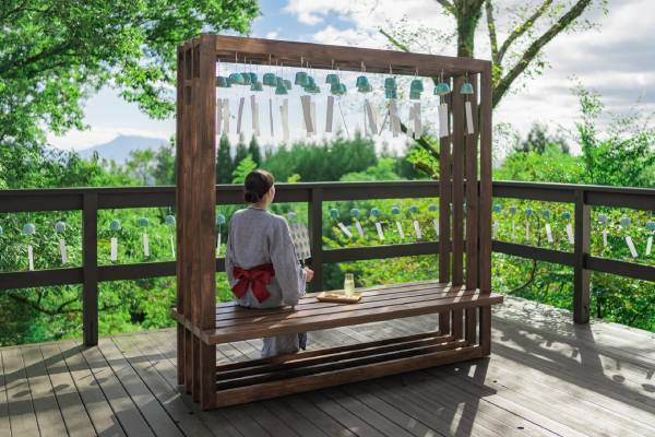 【界】21 通りの音色で涼を楽しむ 「界のご当地風鈴オーケストラ」登場 ～温泉旅館ブランドの界が提案する、至福の湯涼み体験～｜期間：2023年6月1日〜8月31日