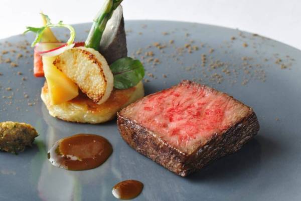 【リゾナーレ八ヶ岳】行者ニンニクや蕗味噌、芽キャベツなど旬の味覚を堪能できる春限定のディナーコースを提供｜期間：2023年3月21日～6月27日