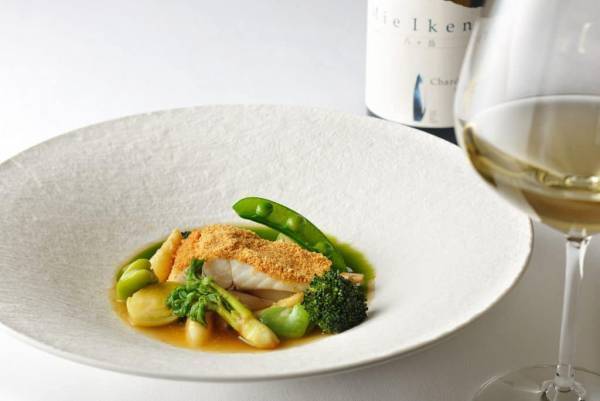 【リゾナーレ八ヶ岳】行者ニンニクや蕗味噌、芽キャベツなど旬の味覚を堪能できる春限定のディナーコースを提供｜期間：2023年3月21日～6月27日