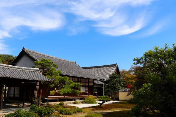 秋の嵐電沿線ご案内　　鹿王院 「舎利殿」 修復落慶