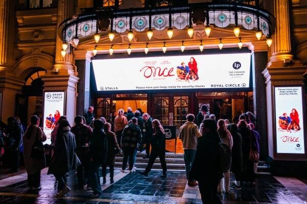トニー賞８部門を受賞した大ヒットブロードウェイミュージカルのコンサート版 『ONCE ダブリンの街角で』 イン コンサート  英・ロンドンのプロデューサーよりインタビューが到着！