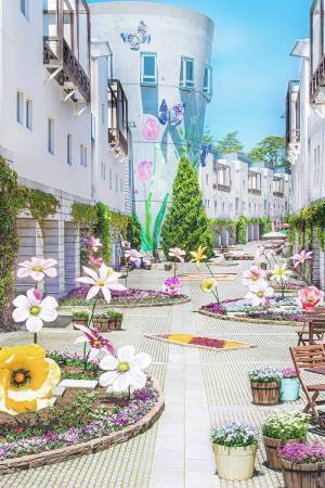 【 リゾナーレ八ヶ岳】高原の春の訪れを祝う祭典「回廊の花咲くリゾナーレ」開催～「風に舞う花びら」をテーマにした装飾が加わり、より華やかな空間を演出～｜期間：2023年4月29日〜5月28日