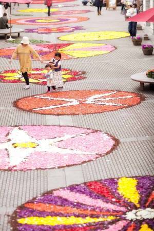 【 リゾナーレ八ヶ岳】高原の春の訪れを祝う祭典「回廊の花咲くリゾナーレ」開催～「風に舞う花びら」をテーマにした装飾が加わり、より華やかな空間を演出～｜期間：2023年4月29日〜5月28日