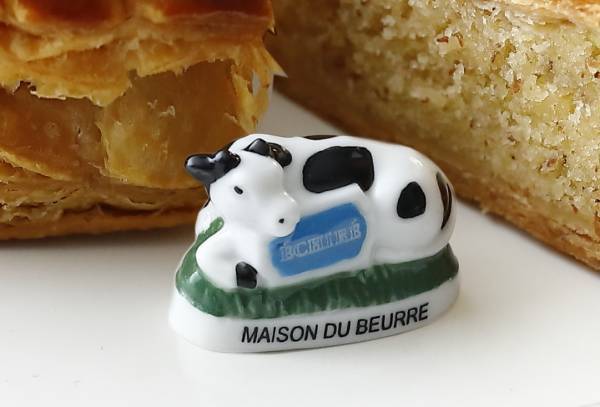 ÉCHIRÉ MAISON  DU BEURRE  （エシレ・メゾン デュ ブール）より、新年も登を祝う珠玉の味わいが今年も登場します！  「ガレット・デ・ロワ・エシレ」、直径36cmの「ラ・ヴレ・ガレット・デ・ロワ・エシレ」、「エシレ・ココット 2024」