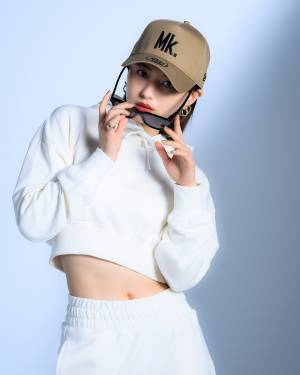 山本舞香とのコラボコレクションがニューエラから登場