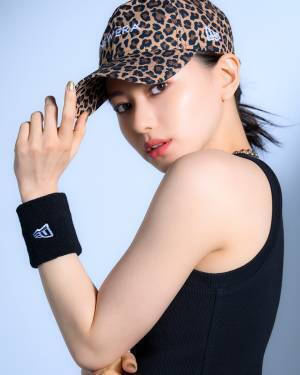 山本舞香とのコラボコレクションがニューエラから登場