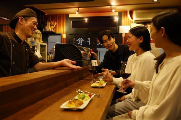 【OMO】「旅は密こそOMO(おも)しろい」はしご酒ツアーも復活！～スタッフのマスクフリーを開始、街の人と出会うディープな体験とともに笑顔でお迎えします～