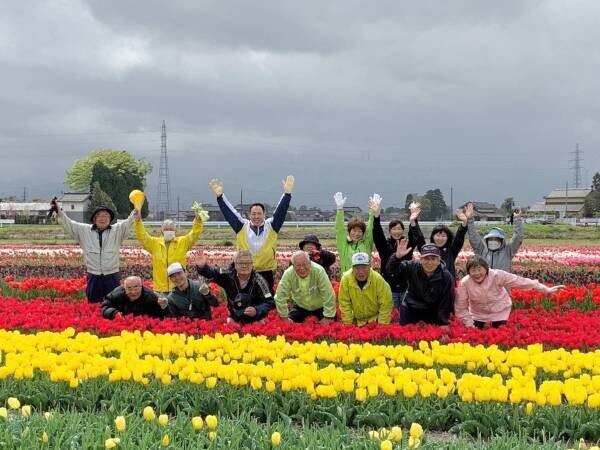 約7,000輪のチューリップを富山南警察署に提供「TOYAMA SMILE FLOWER CARPET 2023」に賛同し、 4月25日に保育園児らとフラワーカーペット製作