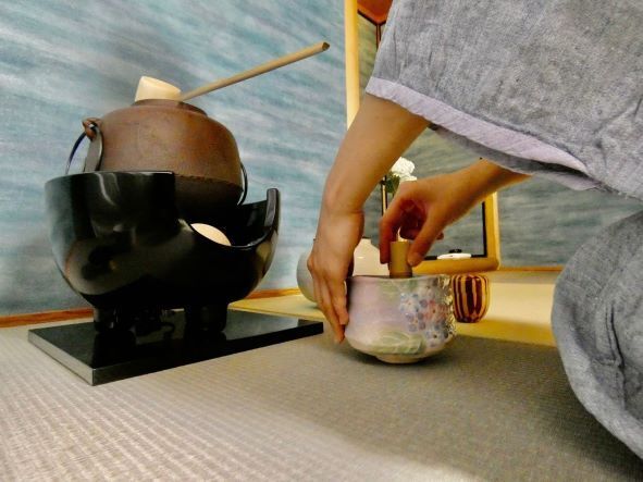 【界 箱根】～あじさいの花水盤に癒される夜のおこもり時間が登場～梅雨を彩る風物詩「あじさい尽くし滞在」提供｜期間：2023年6月10日～7月2日