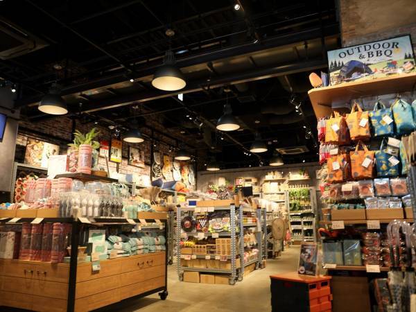 ホットドッグに期間限定メニューが登場！ジェノベーゼが薫る春の“ベーコンポテトイタリアーノドッグ”