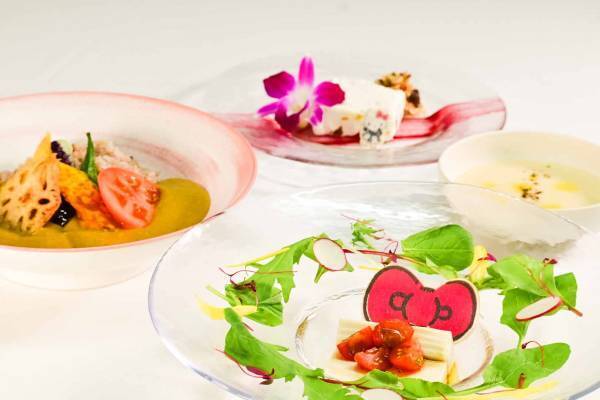 ハローキティのショーと食事が楽しめるシアターレストラン 「HELLO KITTY SHOW BOX」 新作ランチ＆カフェメニュー7月1日提供開始
