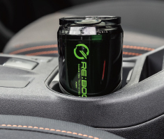 イラストレーター「WOOMA」さん描き下ろしイラストを起用【車用消臭芳香剤リブート】を発売！