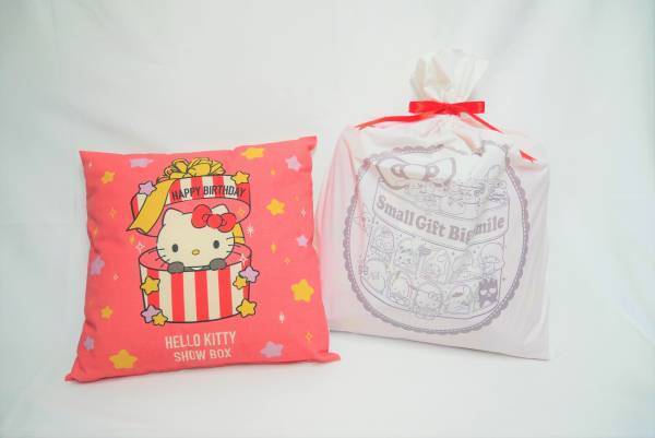 お誕生日の記念にハローキティと一緒に写真を撮ろう！『ハローキティとHappy Birthday To YOU!!』12月16日開催 ～12月誕生日のお子様は無料でご招待～