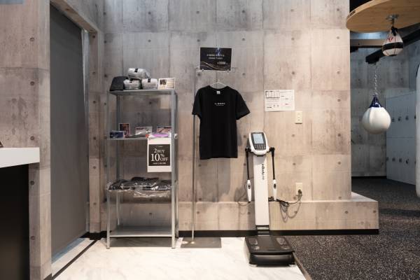 元プロボクサー・アクセル住吉が地元・下関にジムをオープン！暗闇ボクササイズの新店舗「A-WORX boxing＋fitness」にてRDX®SPORTSの取り扱いを開始！