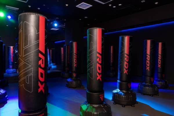 元プロボクサー・アクセル住吉が地元・下関にジムをオープン！暗闇ボクササイズの新店舗「A-WORX boxing＋fitness」にてRDX®SPORTSの取り扱いを開始！