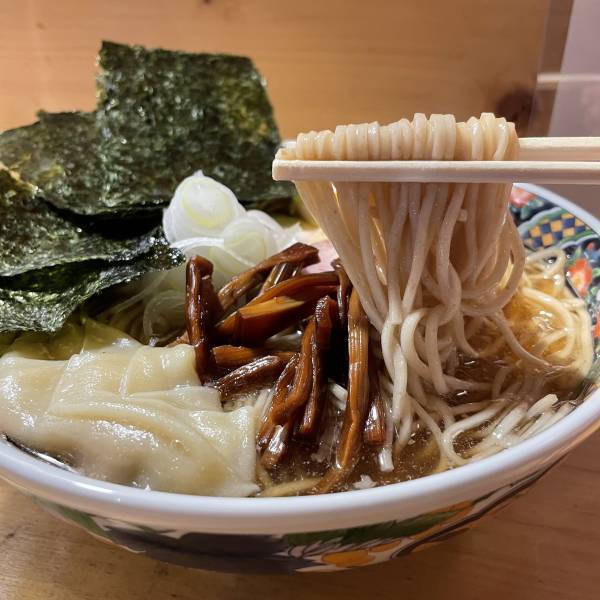 【完飲必須】煮干しのフルボディスープ「奈つやの中華そば」が目黒不動前にオープン！