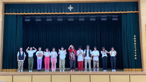 大阪国際大学・大阪国際大学短期大学部のクラブ学生が守口市立よつば小学校校庭キャンプに協力