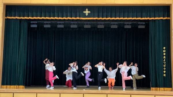 大阪国際大学・大阪国際大学短期大学部のクラブ学生が守口市立よつば小学校校庭キャンプに協力