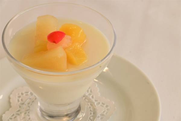 「HELLO KITTY SMILE」5周年記念特別ショー　『Motto Motto Smile』 来場者特典 2日間限定！HELLO KITTY SMILE限定デザインスーベニアボトルをプレゼント！