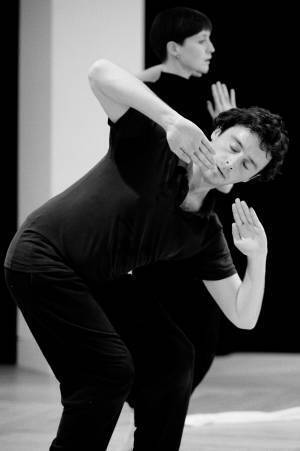 日本の祝祭舞踏「三番叟」がイギリスの現代舞踊と融合、LGBTQ+ダンスデュオThick&Tightと能楽師の驚愕のコラボ！カンフェティでチケット発売