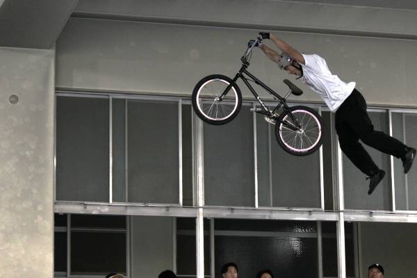 【岡山理科大学附属高等学校】「第１回全国高校ＢＭＸフリースタイル選手権大会」／理大附属の上村選手は３位／男子初代優勝者は湘南工科大附属の溝垣選手／女子は第一学院の内藤選手