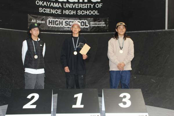 【岡山理科大学附属高等学校】「第１回全国高校ＢＭＸフリースタイル選手権大会」／理大附属の上村選手は３位／男子初代優勝者は湘南工科大附属の溝垣選手／女子は第一学院の内藤選手