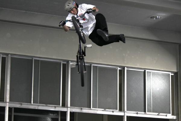 【岡山理科大学附属高等学校】「第１回全国高校ＢＭＸフリースタイル選手権大会」／理大附属の上村選手は３位／男子初代優勝者は湘南工科大附属の溝垣選手／女子は第一学院の内藤選手