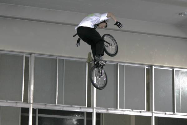 【岡山理科大学附属高等学校】「第１回全国高校ＢＭＸフリースタイル選手権大会」／理大附属の上村選手は３位／男子初代優勝者は湘南工科大附属の溝垣選手／女子は第一学院の内藤選手