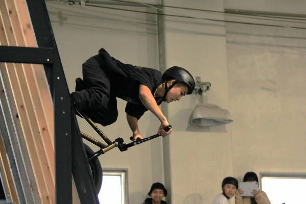 【岡山理科大学附属高等学校】「第１回全国高校ＢＭＸフリースタイル選手権大会」／理大附属の上村選手は３位／男子初代優勝者は湘南工科大附属の溝垣選手／女子は第一学院の内藤選手