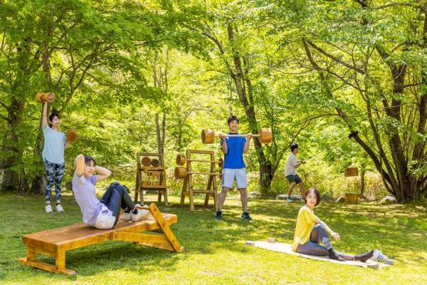 【軽井沢星野エリア】新緑の軽井沢でリフレッシュ！心地よく身体を動かすイベント「軽井沢 森の心身調律」を開催～野外のフィットネスジムに2種類のエリアとプログラムが登場＆イベント限定ドリンクを販売～｜期間：2023年5月12日～6月4日