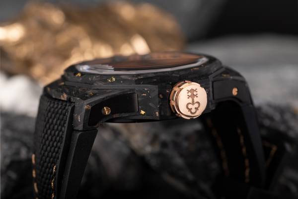 コルムが世界限定48本の『アドミラル』を12月4日に発売